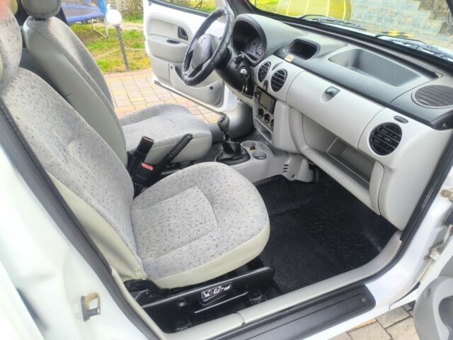 Белый Рено Кенгу Экспресс, объемом двигателя 1.9 л и пробегом 329 тыс. км за 3800 $, фото 19 на Automoto.ua