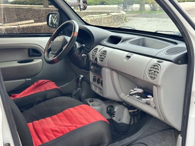 Белый Рено Кенгу Экспресс, объемом двигателя 1.5 л и пробегом 220 тыс. км за 3399 $, фото 7 на Automoto.ua