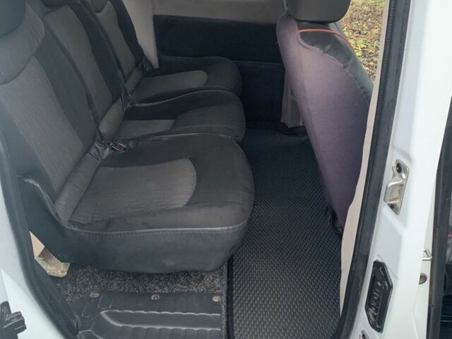 Белый Рено Кенгу Экспресс, объемом двигателя 1.5 л и пробегом 270 тыс. км за 4900 $, фото 6 на Automoto.ua