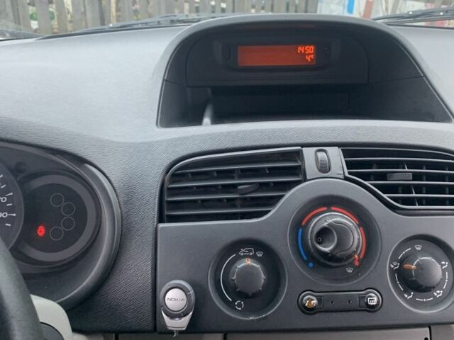 Белый Рено Кенгу Экспресс, объемом двигателя 1.5 л и пробегом 270 тыс. км за 4900 $, фото 8 на Automoto.ua