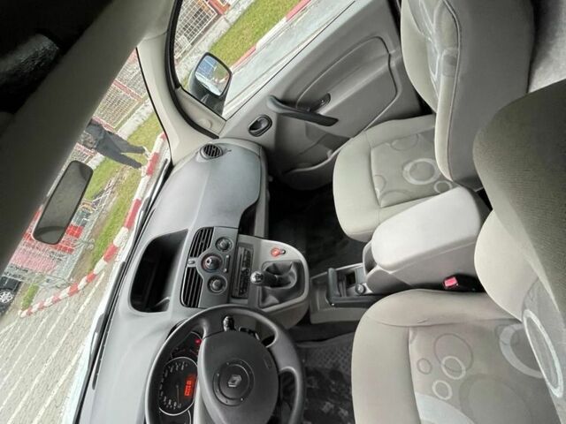 Белый Рено Кенгу Экспресс, объемом двигателя 0 л и пробегом 170 тыс. км за 4282 $, фото 5 на Automoto.ua