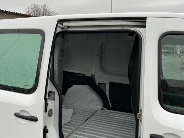 Белый Рено Кенгу Экспресс, объемом двигателя 0 л и пробегом 170 тыс. км за 4282 $, фото 3 на Automoto.ua