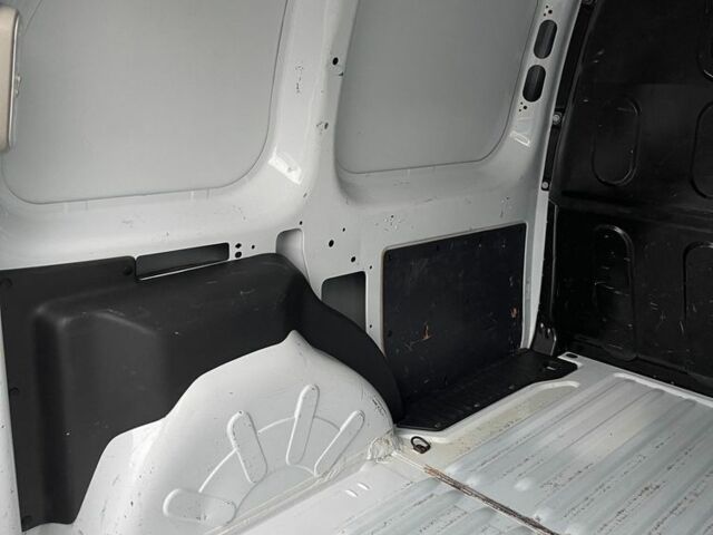 Белый Рено Кенгу Экспресс, объемом двигателя 0 л и пробегом 170 тыс. км за 4282 $, фото 4 на Automoto.ua