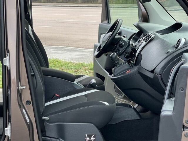 Коричневый Рено Кенгу Экспресс, объемом двигателя 1.5 л и пробегом 154 тыс. км за 13499 $, фото 11 на Automoto.ua