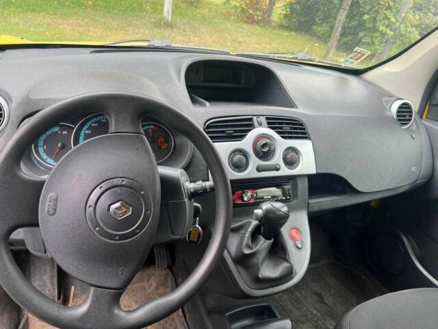 Желтый Рено Кенгу Экспресс, объемом двигателя 0 л и пробегом 60 тыс. км за 7000 $, фото 4 на Automoto.ua