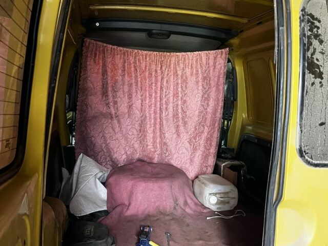 Желтый Рено Кенгу Экспресс, объемом двигателя 1.9 л и пробегом 150 тыс. км за 1500 $, фото 2 на Automoto.ua
