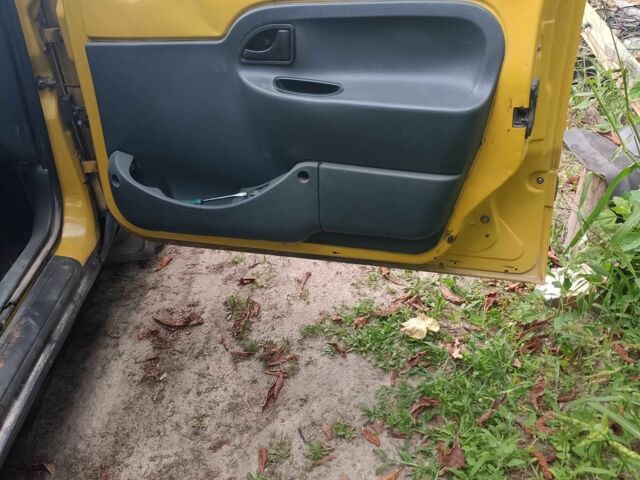 Рено Кенгу Экспресс 1998 в Житомире на Automoto.ua Желтый Рено Кенгу Экспресс, объемом двигателя 1.4 л и пробегом 233 тыс. км за 2193 $, фото 6 на Automoto.ua