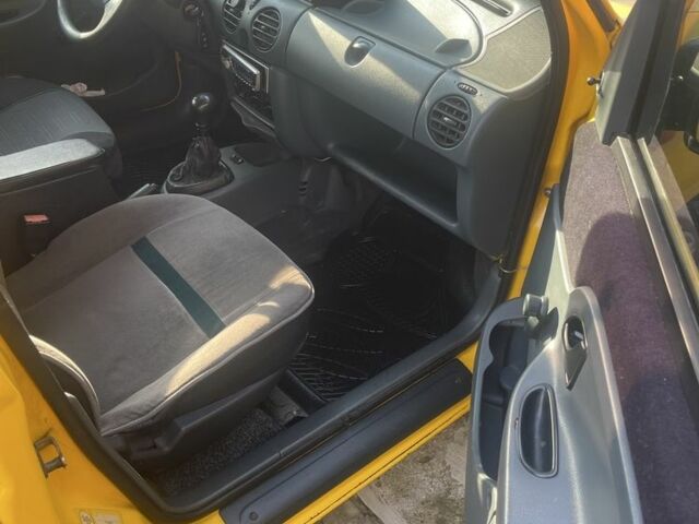 Жовтий Рено Кєнгу Експресс, об'ємом двигуна 1.9 л та пробігом 200 тис. км за 1800 $, фото 2 на Automoto.ua