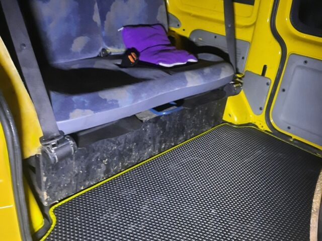 Желтый Рено Кенгу Экспресс, объемом двигателя 1.9 л и пробегом 252 тыс. км за 2900 $, фото 9 на Automoto.ua