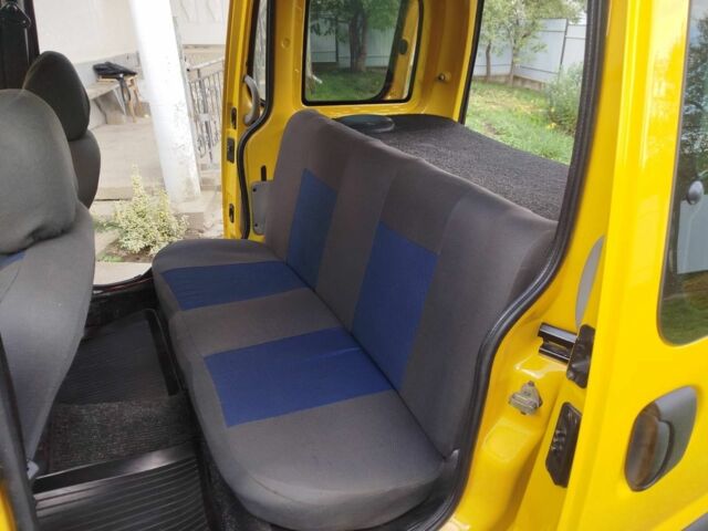 Желтый Рено Кенгу Экспресс, объемом двигателя 1.5 л и пробегом 260 тыс. км за 3600 $, фото 5 на Automoto.ua