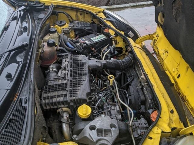 Желтый Рено Кенгу Экспресс, объемом двигателя 1.5 л и пробегом 400 тыс. км за 2000 $, фото 3 на Automoto.ua