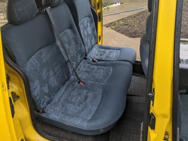 Желтый Рено Кенгу Экспресс, объемом двигателя 1.5 л и пробегом 400 тыс. км за 2000 $, фото 6 на Automoto.ua