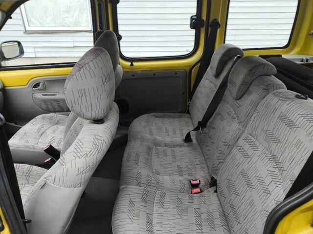 Желтый Рено Кенгу Экспресс, объемом двигателя 1.5 л и пробегом 225 тыс. км за 1886 $, фото 8 на Automoto.ua