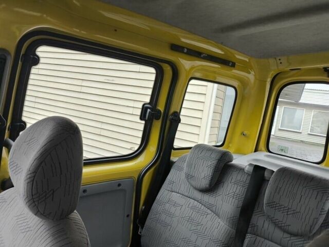 Желтый Рено Кенгу Экспресс, объемом двигателя 1.5 л и пробегом 225 тыс. км за 1886 $, фото 9 на Automoto.ua