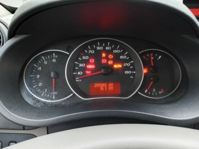 Желтый Рено Кенгу Экспресс, объемом двигателя 1.5 л и пробегом 260 тыс. км за 3700 $, фото 9 на Automoto.ua