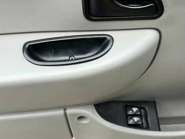 Желтый Рено Кенгу Экспресс, объемом двигателя 1.5 л и пробегом 175 тыс. км за 4999 $, фото 18 на Automoto.ua