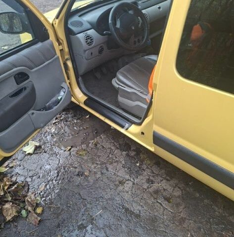 Желтый Рено Кенгу Экспресс, объемом двигателя 1.5 л и пробегом 215 тыс. км за 3784 $, фото 1 на Automoto.ua