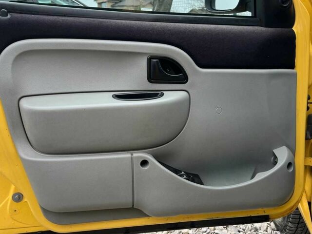 Желтый Рено Кенгу Экспресс, объемом двигателя 1.5 л и пробегом 175 тыс. км за 4999 $, фото 17 на Automoto.ua