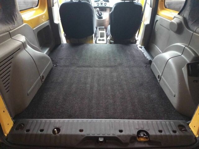 Желтый Рено Кенгу Экспресс, объемом двигателя 1.5 л и пробегом 260 тыс. км за 3700 $, фото 6 на Automoto.ua