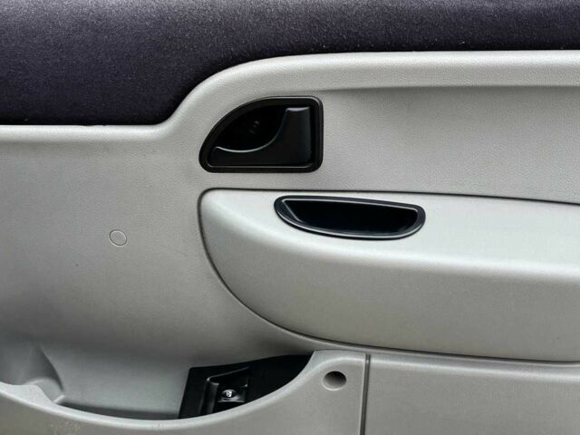 Желтый Рено Кенгу Экспресс, объемом двигателя 1.5 л и пробегом 175 тыс. км за 4999 $, фото 19 на Automoto.ua