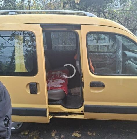 Желтый Рено Кенгу Экспресс, объемом двигателя 1.5 л и пробегом 215 тыс. км за 3784 $, фото 3 на Automoto.ua
