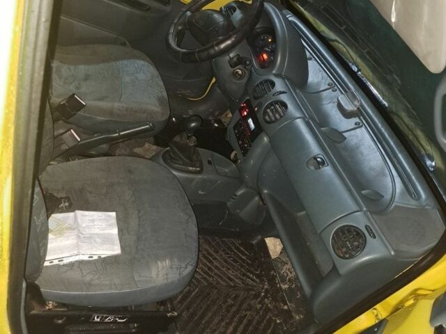 Жовтий Рено Кєнгу Експресс, об'ємом двигуна 1.9 л та пробігом 222 тис. км за 1100 $, фото 6 на Automoto.ua