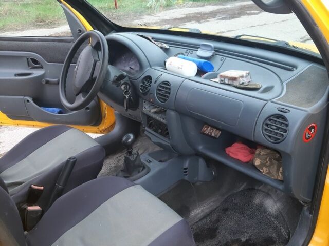Рено Кенгу Экспресс 2001 в Полтаве на Automoto.ua Желтый Рено Кенгу Экспресс, объемом двигателя 1.9 л и пробегом 180 тыс. км за 2350 $, фото 5 на Automoto.ua