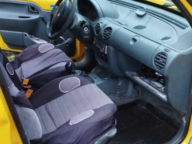 Жовтий Рено Кєнгу Експресс, об'ємом двигуна 1.9 л та пробігом 230 тис. км за 2100 $, фото 4 на Automoto.ua