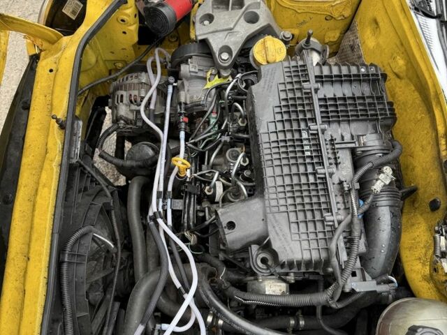 Желтый Рено Кенгу Экспресс, объемом двигателя 1.5 л и пробегом 200 тыс. км за 2402 $, фото 4 на Automoto.ua