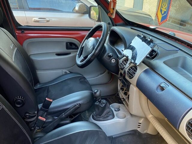 Серый Рено Кенгу Экспресс, объемом двигателя 1.5 л и пробегом 255 тыс. км за 3100 $, фото 2 на Automoto.ua