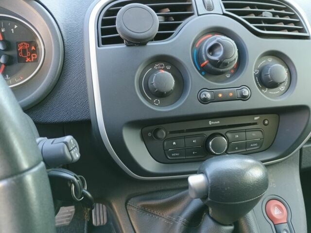 Серый Рено Кенгу Экспресс, объемом двигателя 1.5 л и пробегом 70 тыс. км за 14000 $, фото 4 на Automoto.ua