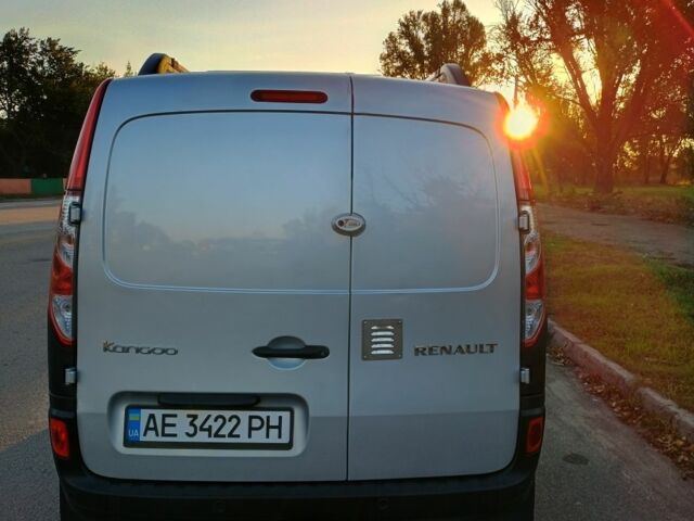 Серый Рено Кенгу Экспресс, объемом двигателя 1.5 л и пробегом 70 тыс. км за 14000 $, фото 3 на Automoto.ua