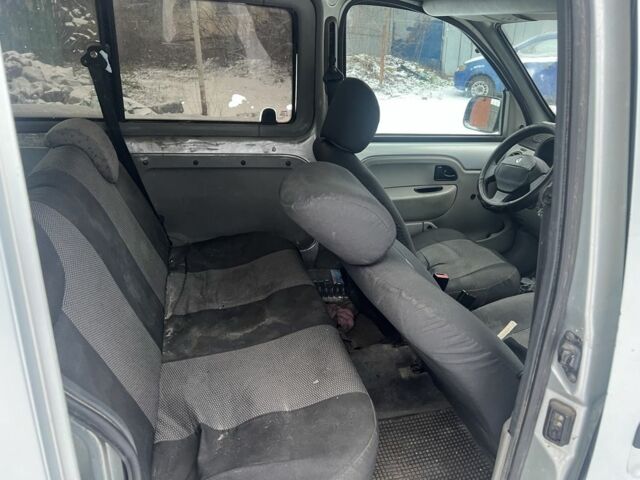 Серый Рено Кенгу Экспресс, объемом двигателя 1.4 л и пробегом 333 тыс. км за 2200 $, фото 6 на Automoto.ua