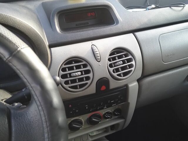 Серый Рено Кенгу Экспресс, объемом двигателя 1.5 л и пробегом 380 тыс. км за 3400 $, фото 2 на Automoto.ua