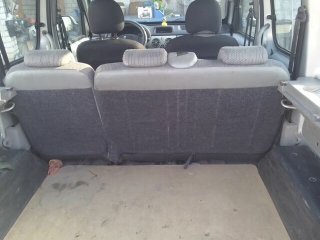 Серый Рено Кенгу Экспресс, объемом двигателя 1.5 л и пробегом 380 тыс. км за 3400 $, фото 5 на Automoto.ua