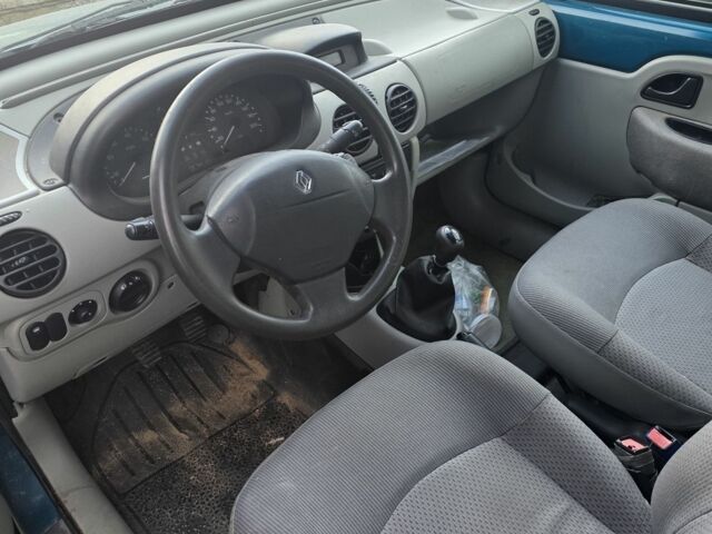 Зеленый Рено Кенгу Экспресс, объемом двигателя 1.5 л и пробегом 200 тыс. км за 2734 $, фото 4 на Automoto.ua