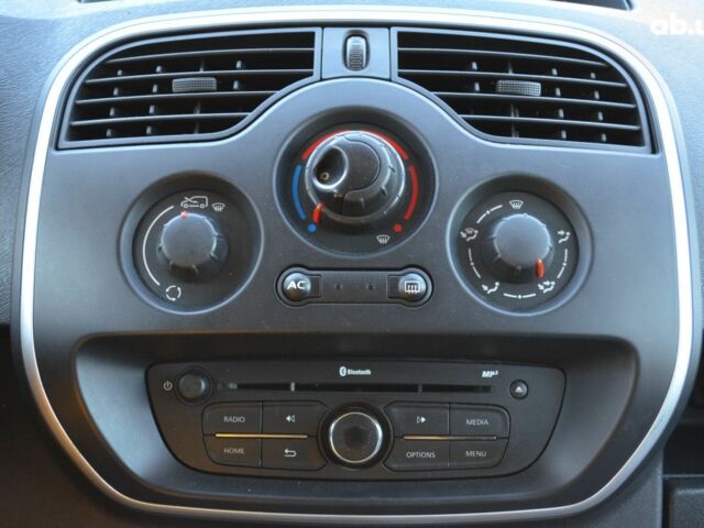 Белый Рено Кенгу, объемом двигателя 1.5 л и пробегом 202 тыс. км за 6490 $, фото 17 на Automoto.ua