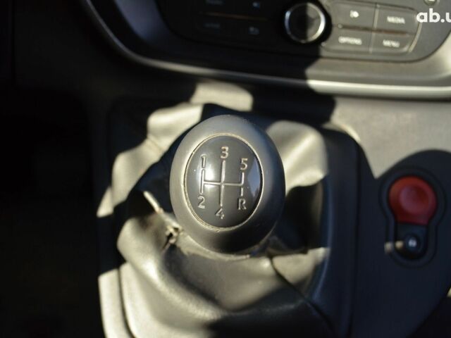 Белый Рено Кенгу, объемом двигателя 1.5 л и пробегом 202 тыс. км за 6490 $, фото 14 на Automoto.ua