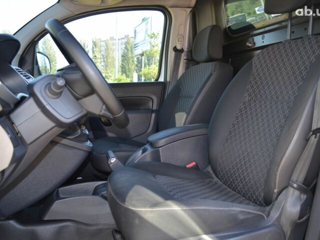 Белый Рено Кенгу, объемом двигателя 1.5 л и пробегом 202 тыс. км за 6490 $, фото 9 на Automoto.ua