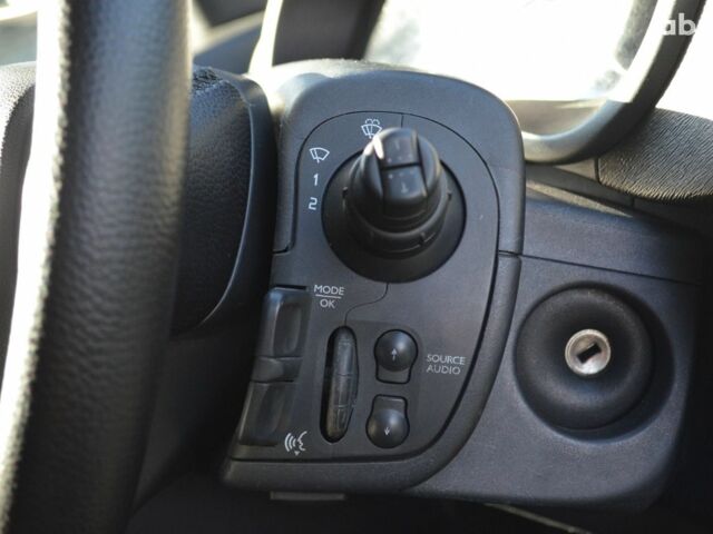 Белый Рено Кенгу, объемом двигателя 1.5 л и пробегом 202 тыс. км за 6490 $, фото 16 на Automoto.ua