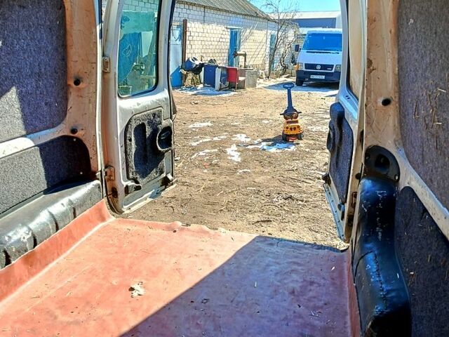 Белый Рено Кенгу, объемом двигателя 1.9 л и пробегом 250 тыс. км за 1500 $, фото 2 на Automoto.ua