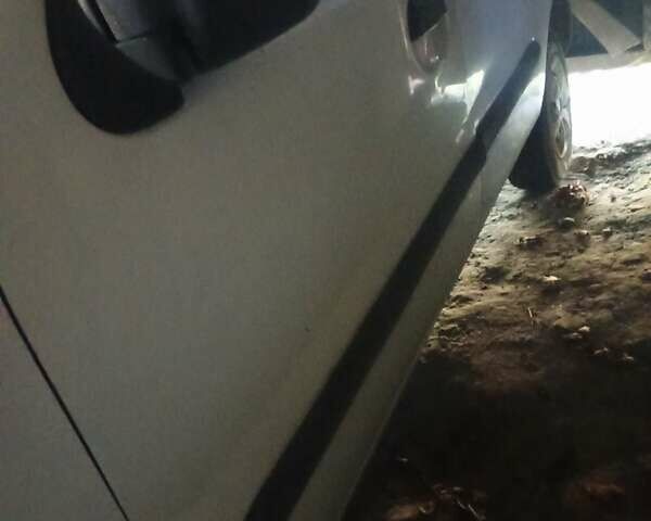 Белый Рено Кенгу, объемом двигателя 1.88 л и пробегом 240 тыс. км за 1200 $, фото 1 на Automoto.ua