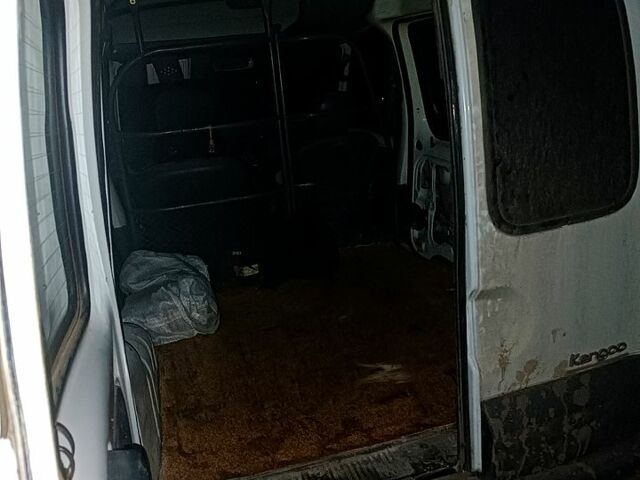 Белый Рено Кенгу, объемом двигателя 1.1 л и пробегом 200 тыс. км за 2400 $, фото 5 на Automoto.ua