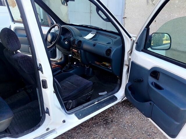 Білий Рено Кєнгу, об'ємом двигуна 1.1 л та пробігом 0 тис. км за 2500 $, фото 4 на Automoto.ua