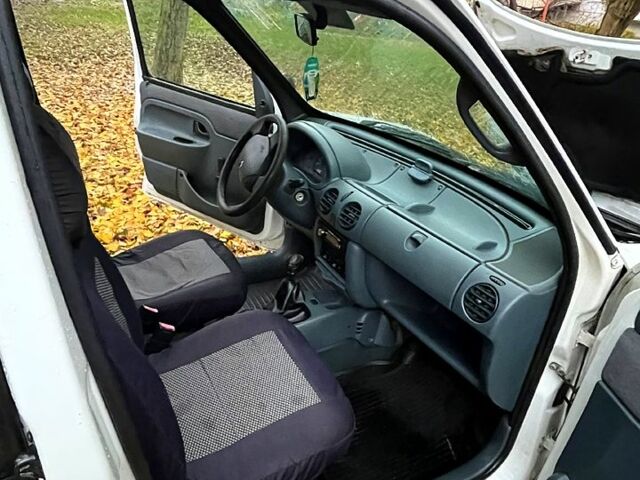 Белый Рено Кенгу, объемом двигателя 1.9 л и пробегом 500 тыс. км за 2600 $, фото 9 на Automoto.ua