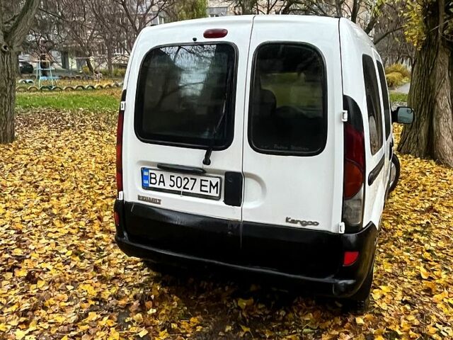 Белый Рено Кенгу, объемом двигателя 1.9 л и пробегом 500 тыс. км за 2600 $, фото 5 на Automoto.ua