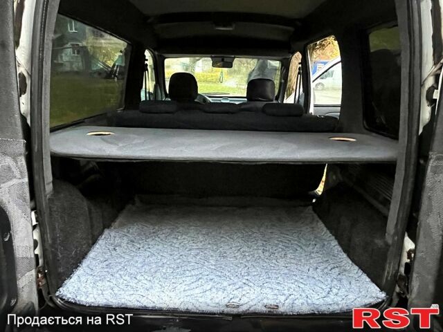 Белый Рено Кенгу, объемом двигателя 1.9 л и пробегом 500 тыс. км за 2600 $, фото 7 на Automoto.ua