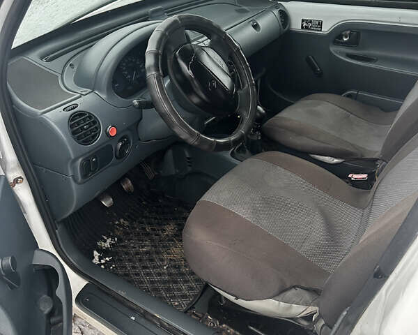 Белый Рено Кенгу, объемом двигателя 1.87 л и пробегом 450 тыс. км за 1500 $, фото 4 на Automoto.ua