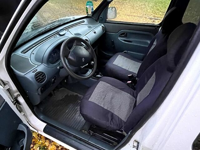 Белый Рено Кенгу, объемом двигателя 1.9 л и пробегом 500 тыс. км за 2600 $, фото 12 на Automoto.ua