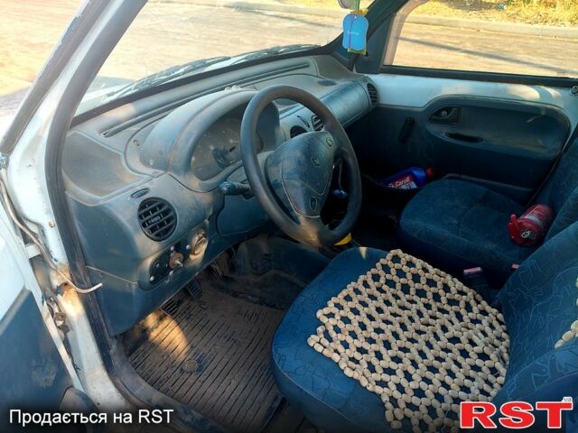 Белый Рено Кенгу, объемом двигателя 1.9 л и пробегом 0 тыс. км за 1050 $, фото 4 на Automoto.ua